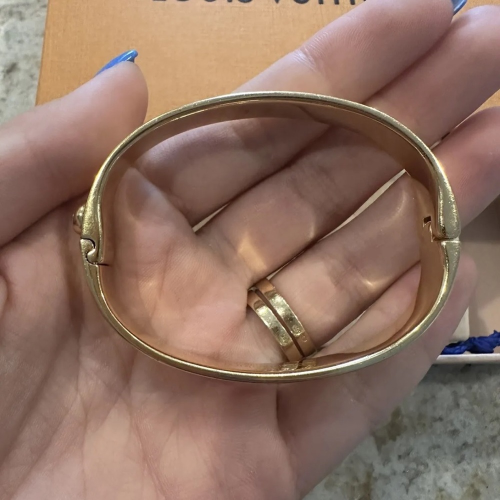 Louis Vuitton Nanogram Bangle. Used. In good condition. dust-bag & box included - Picture 3 of 8